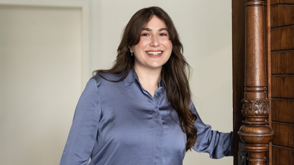 Mukaddes Kücükdeveci